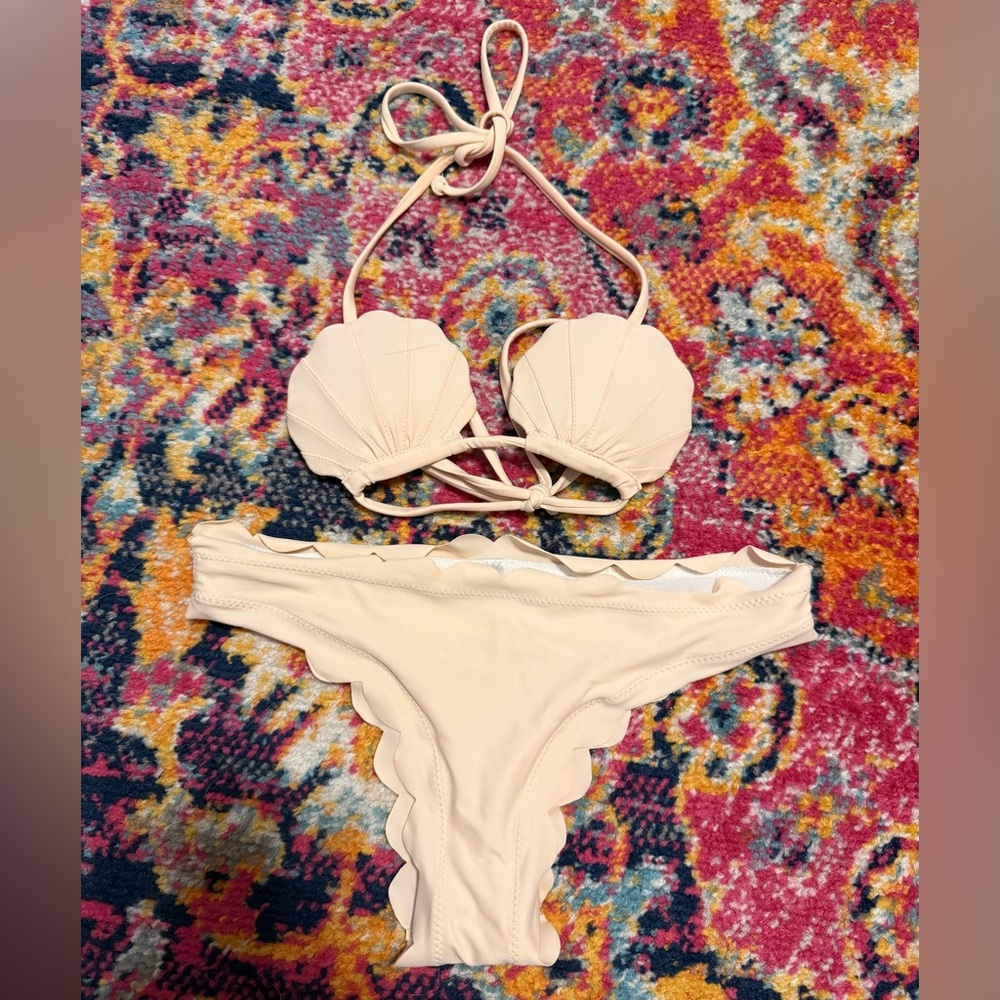 A Classy Chic Boutique Cream Shell Bikini